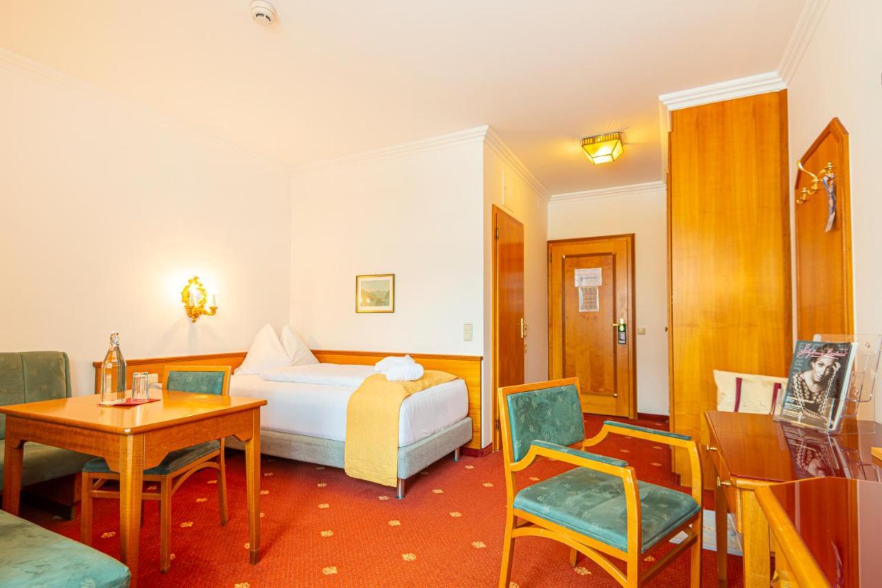 Hotel Germania Gastein - Ganzjaehrig Inklusive Alpentherme Gastein & Sommersaison Inklusive Gasteiner Bergbahnen Bad Hofgastein Bagian luar foto